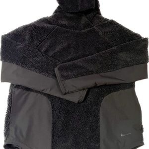 NIKE fuzzy warm Fleece Pullover Sweater With  Large Pockets. Black Size Small